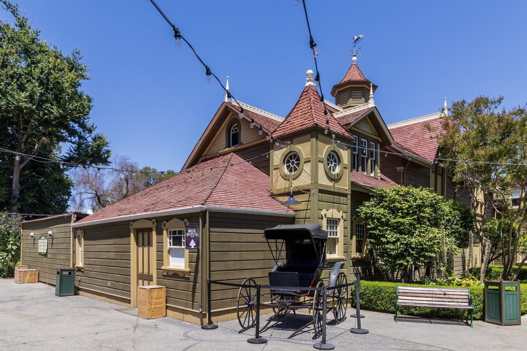 11 Ghost Stories From Real Locations