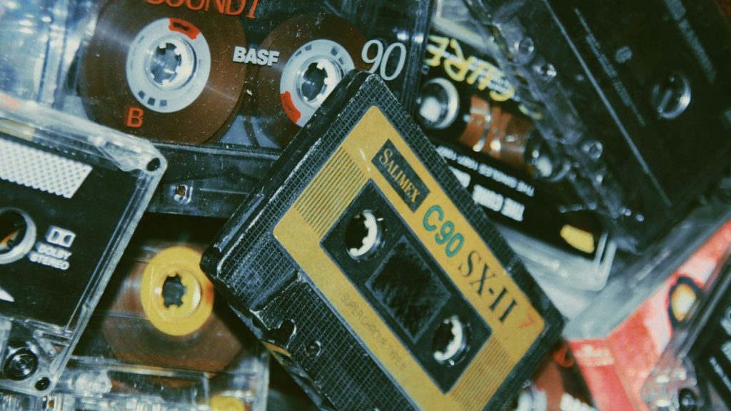 5 Tiny Things From the 90s That Still Hit You Right in the Chest