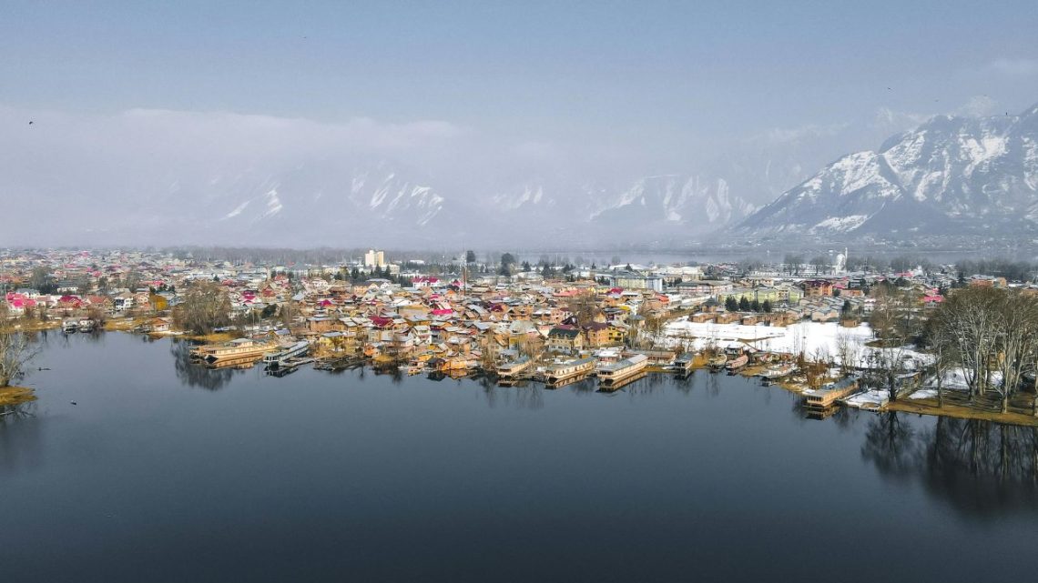 7 Lakeside Towns That Offer Scenic Views Without the High Price Tag