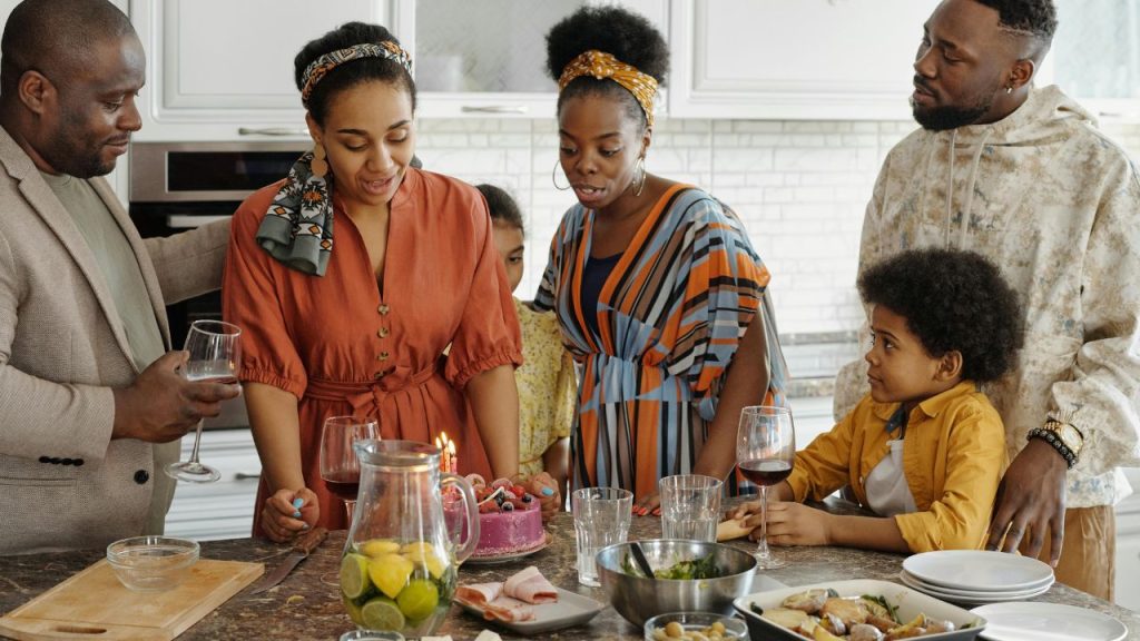 9 Things Every American Family Did in the ’60s That Feel Unthinkable Now 