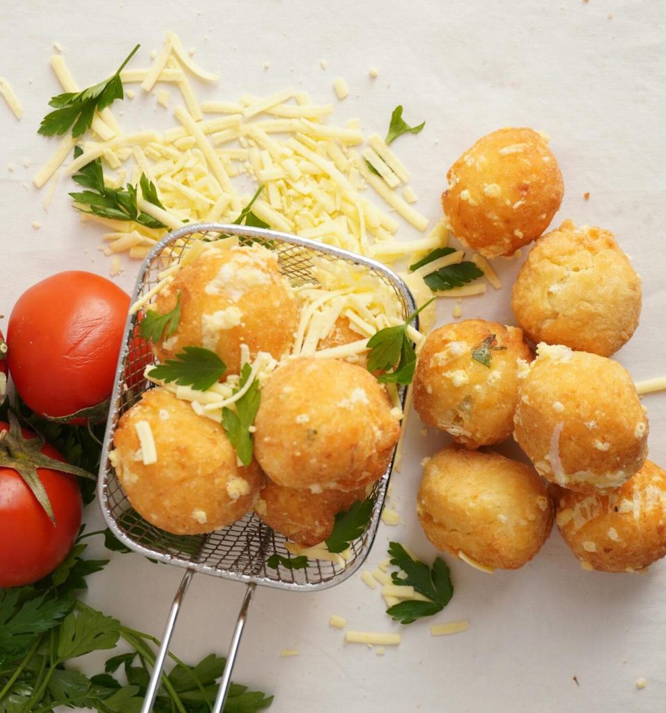 Cheese Ball with Crackers