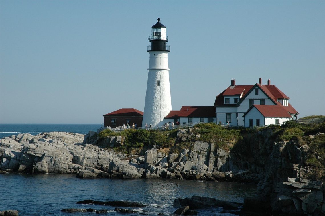 9 Iconic Lighthouses in America With Jaw-Dropping Views you're missing out on
