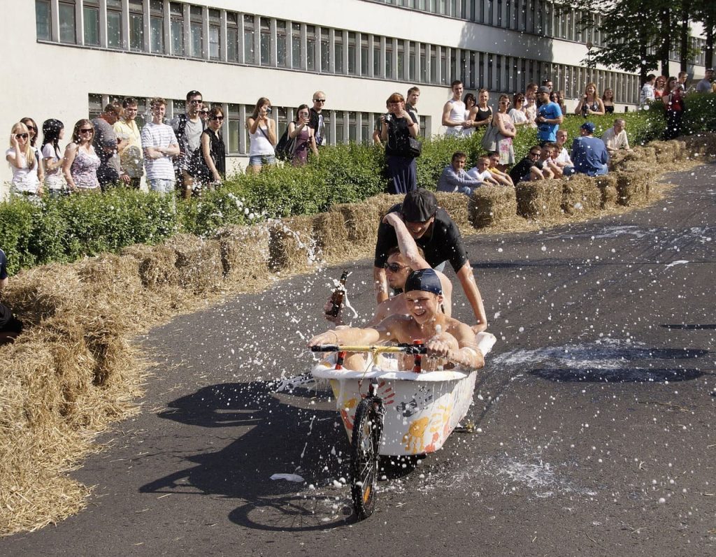 Wheelbarrow Races Downhill