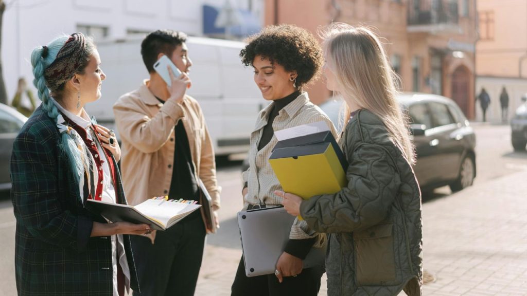 8 Everyday Situations That Felt Completely Different 30 Years Ago