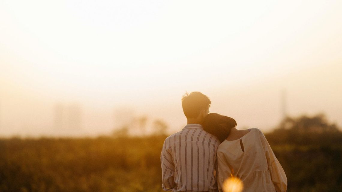 8 Ways Long-Term Love Feels Different From New Love