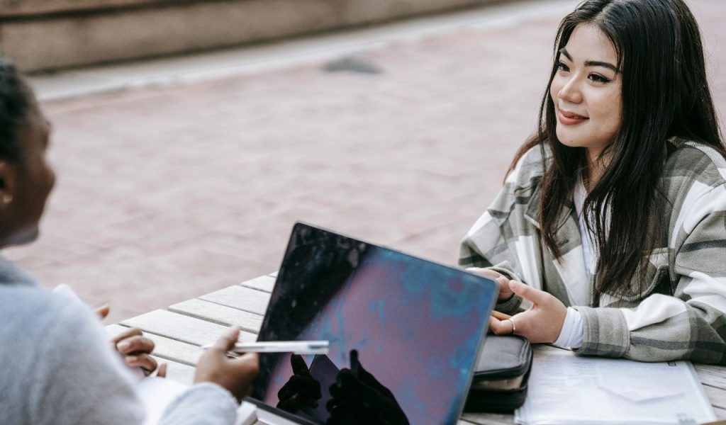 8 Ways to Reframe Comparison Into Inspiration Without Feeling Behind