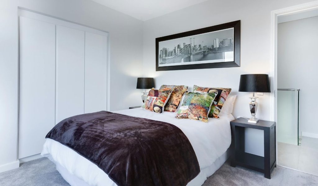 Clean, quiet bedroom