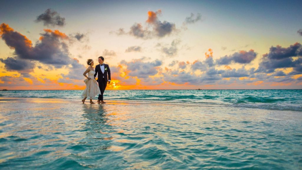 Stop Ignoring These 8 Secrets That Happy Couples Swear By