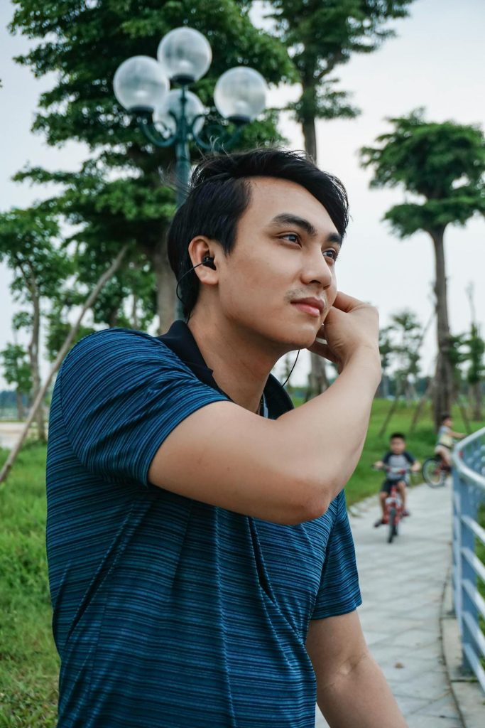 Let your mind wander on autopilot